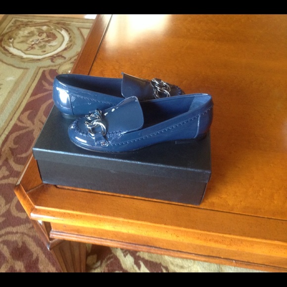 Chanel navy patent leather moccasins loafers - Picture 5 of 8